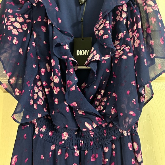 DKNY NWT 🎀host pick🎀 Floral-Print Flutter-Sleeve Smocked-Waist Dress size 12 - Picture 7 of 11